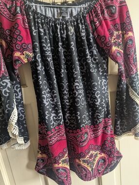 Win Win Brand Boho Off-Shoulder Paisley Top in Black & Magenta